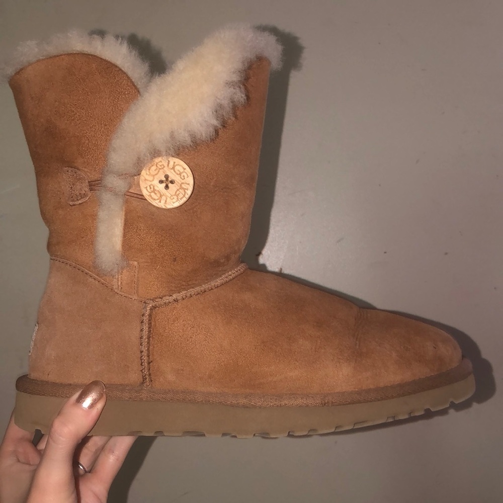 UGG Bailey Boots with button, great condition